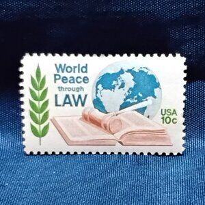 Uncirculated USA 1975 World Peace Through Law 10 Cent Stamp!!